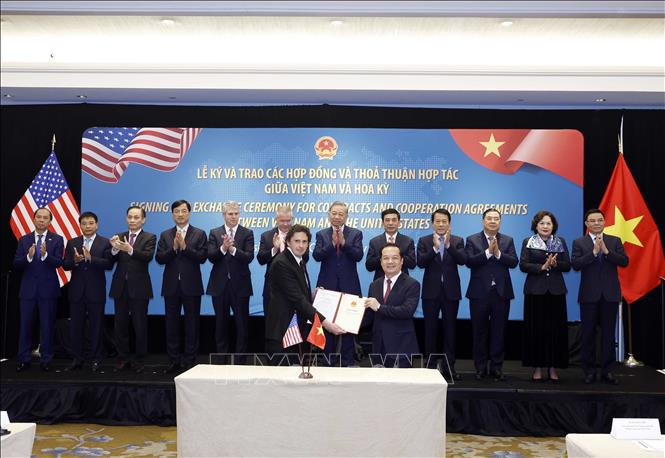 Tổng Bí thư chứng kiến lễ ký và trao các thoả thuận hợp tác giữa Việt Nam và Hoa Kỳ- Ảnh 2.