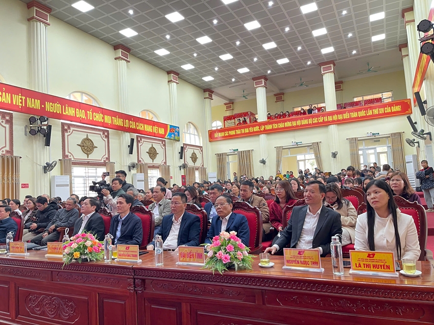 Trao tặng quà Xuân Yêu thương 2026 cho trẻ em xã Bình An, Ninh Bình- Ảnh 3.