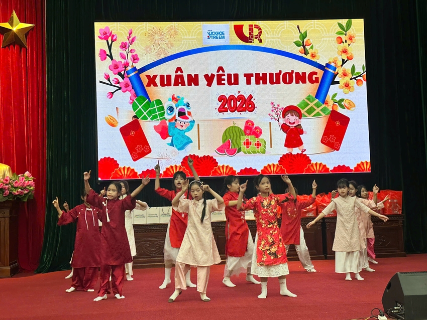 Trao tặng quà Xuân Yêu thương 2026 cho trẻ em xã Bình An, Ninh Bình- Ảnh 4.
