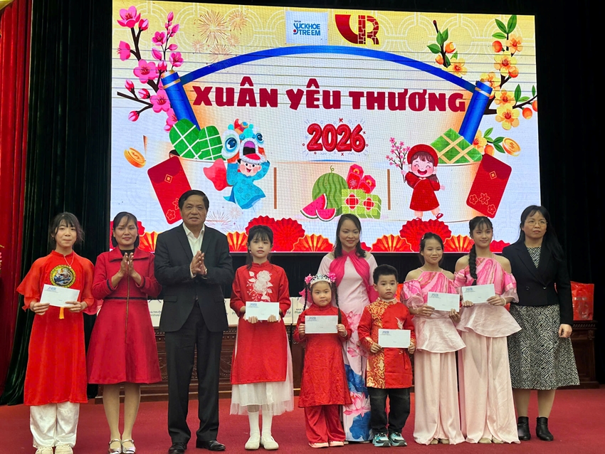 Trao tặng quà Xuân Yêu thương 2026 cho trẻ em xã Bình An, Ninh Bình- Ảnh 5.