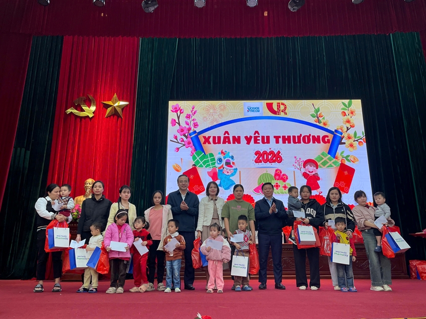 Trao tặng quà Xuân Yêu thương 2026 cho trẻ em xã Bình An, Ninh Bình- Ảnh 8.