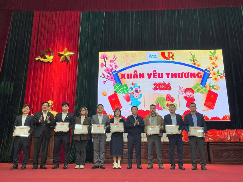 Trao tặng quà Xuân Yêu thương 2026 cho trẻ em xã Bình An, Ninh Bình- Ảnh 9.