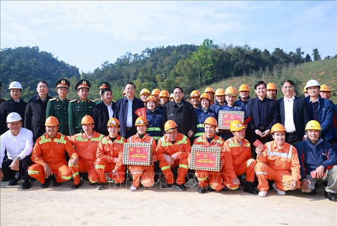 Thủ tướng Phạm Minh Chính kiểm tra dự án giao thông trọng điểm tại Lạng Sơn và Cao Bằng- Ảnh 9. Thủ tướng Phạm Minh Chính kiểm tra dự án giao thông trọng điểm tại Lạng Sơn và Cao Bằng- Ảnh 9.