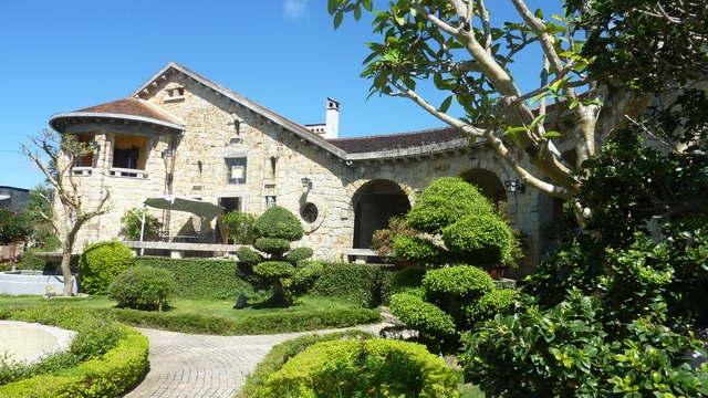 Dinh thự đá tại thành phố sương mù: gần 100 năm tuổi với những bức phù điêu bí ẩn chưa có lời giải- Ảnh 4. Dinh thự đá tại thành phố sương mù: gần 100 năm tuổi với những bức phù điêu bí ẩn chưa có lời giải- Ảnh 4.