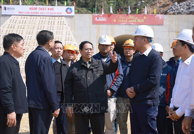 Thủ tướng Phạm Minh Chính kiểm tra dự án giao thông trọng điểm tại Lạng Sơn và Cao Bằng- Ảnh 3. Thủ tướng Phạm Minh Chính kiểm tra dự án giao thông trọng điểm tại Lạng Sơn và Cao Bằng- Ảnh 3.