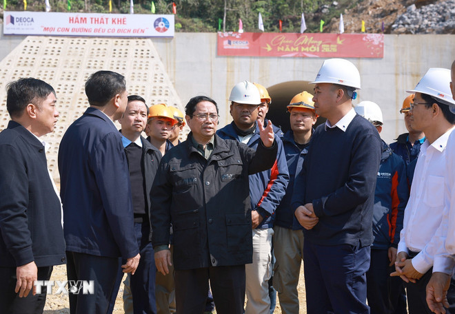 Thủ tướng: Phát huy tinh thần trận đánh Đông Khê để hoàn thành 2 tuyến cao tốc ở Lạng Sơn, Cao Bằng- Ảnh 4.