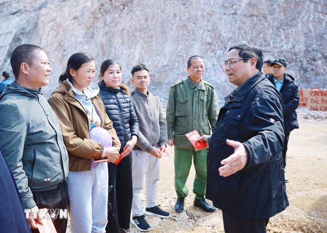 Thủ tướng: Phát huy tinh thần trận đánh Đông Khê để hoàn thành 2 tuyến cao tốc ở Lạng Sơn, Cao Bằng- Ảnh 2.