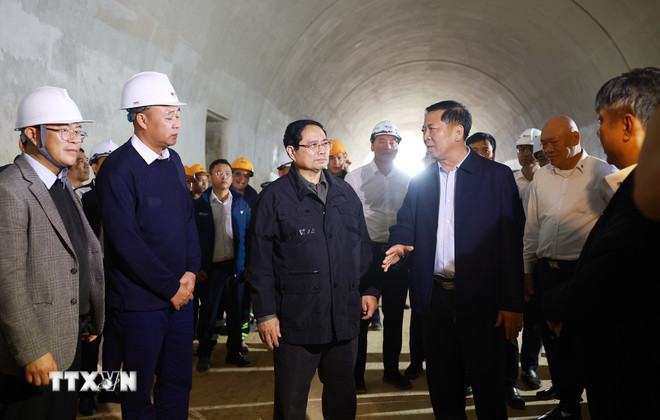 Thủ tướng: Phát huy tinh thần trận đánh Đông Khê để hoàn thành 2 tuyến cao tốc ở Lạng Sơn, Cao Bằng- Ảnh 5.