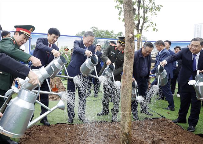 Tổng Bí thư Tô Lâm dự Lễ phát động 'Tết trồng cây đời đời nhớ ơn Bác Hồ' tại Hà Nội- Ảnh 2. Tổng Bí thư Tô Lâm dự Lễ phát động 'Tết trồng cây đời đời nhớ ơn Bác Hồ' tại Hà Nội- Ảnh 2.