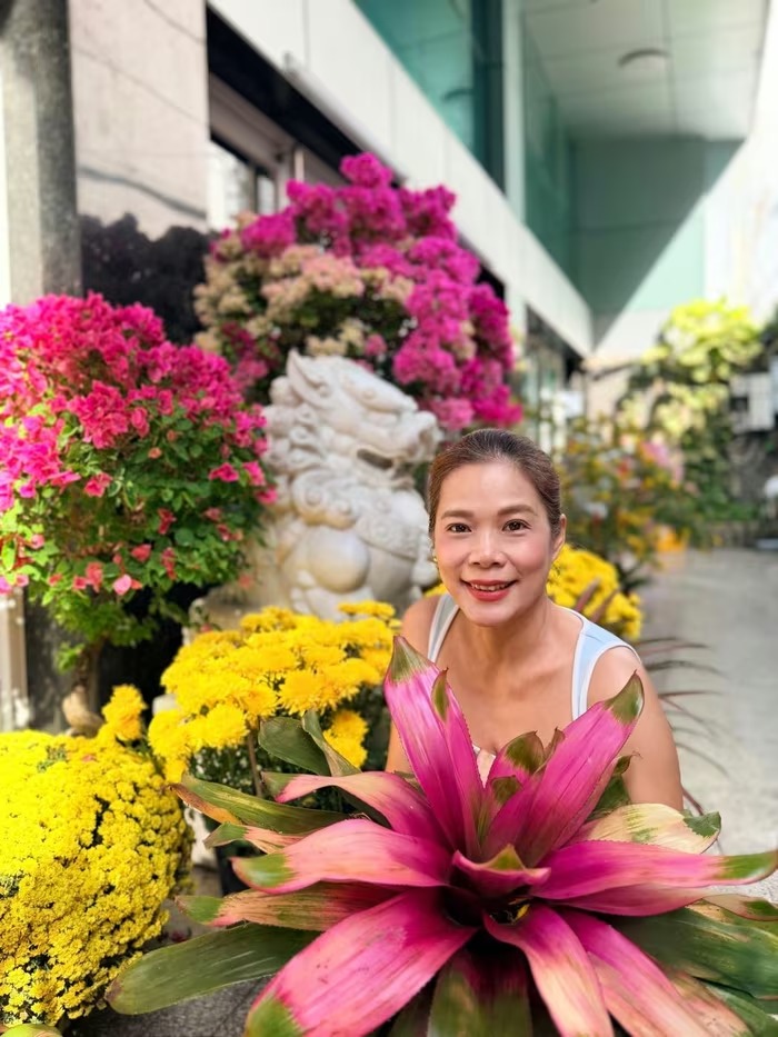 Căn biệt thự 1.000m2 ngập tràn cây trái giữa lòng thành phố của giọng ca đình đám một thời: Nội thất được khảm trai điêu khắc cầu kỳ- Ảnh 1. Căn biệt thự 1.000m2 ngập tràn cây trái giữa lòng thành phố của giọng ca đình đám một thời: Nội thất được khảm trai điêu khắc cầu kỳ- Ảnh 1.