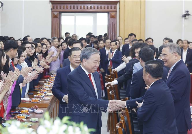 Tổng Bí thư Tô Lâm chúc Tết cán bộ, công chức Văn phòng Trung ương Đảng- Ảnh 2. Tổng Bí thư Tô Lâm chúc Tết cán bộ, công chức Văn phòng Trung ương Đảng- Ảnh 2.