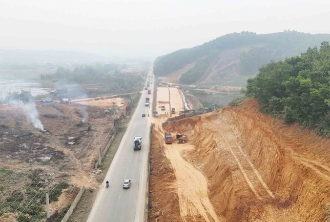 Sắp bắt đầu thi công tuyến đường cao tốc 5.200 tỷ đồng nối đại lộ dài và đẹp nhất Việt Nam- Ảnh 2. Sắp bắt đầu thi công tuyến đường cao tốc 5.200 tỷ đồng nối đại lộ dài và đẹp nhất Việt Nam- Ảnh 2.