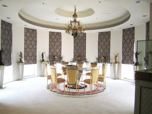 'Ông vua hàng hiệu' sở hữu biệt thự 3 mặt tiền ven sông Sài Gòn: Rộng 500m2, từng khiến truyền thông nước bạn choáng ngợp- Ảnh 6.