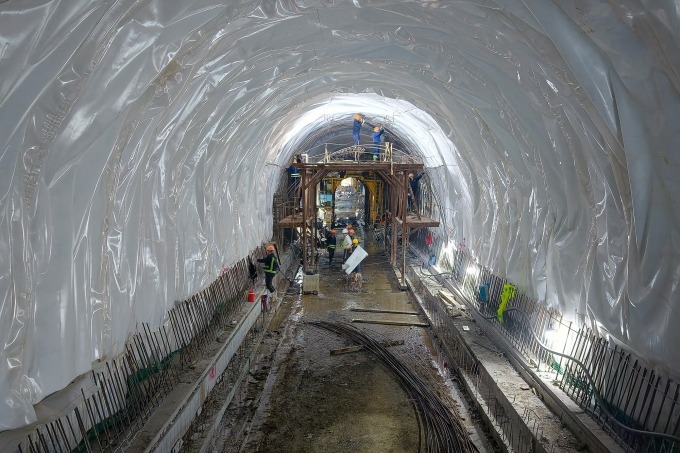 Hầm xuyên qua cung đèo hiểm trở nắn thẳng cung đường sắt ven biển đẹp nhất thế giới của Việt Nam đang gặp khó- Ảnh 1.