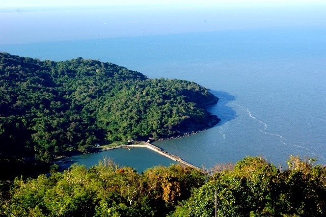 Khu vực sở hữu cầu vượt biển dài nhất Việt Nam, TOP 3 Đông Nam Á được định hướng thành đảo di sản- Ảnh 1. Khu vực sở hữu cầu vượt biển dài nhất Việt Nam, TOP 3 Đông Nam Á được định hướng thành đảo di sản- Ảnh 1.