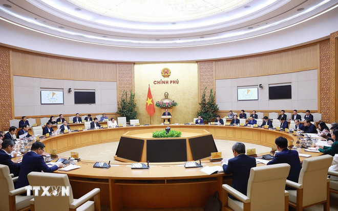 Thủ tướng: Cắt giảm tối đa thủ tục hành chính, giảm phiền hà cho người dân, doanh nghiệp- Ảnh 2.