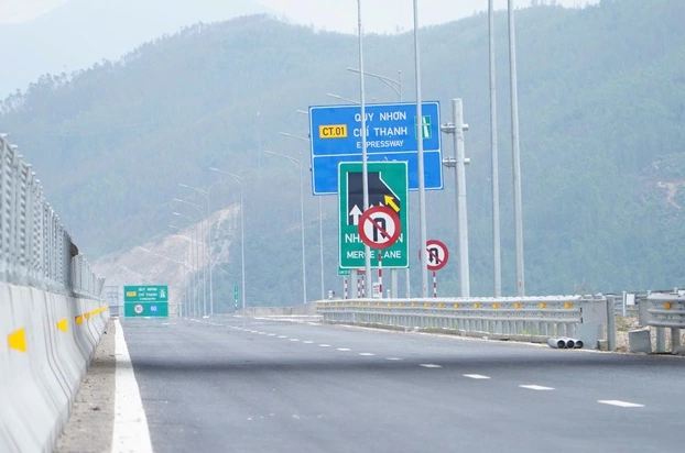 Chỉ ít ngày nữa, chính thức vận hành cao tốc 15.000 tỷ đi qua 2 tỉnh rộng lớn bậc nhất Việt Nam- Ảnh 1.