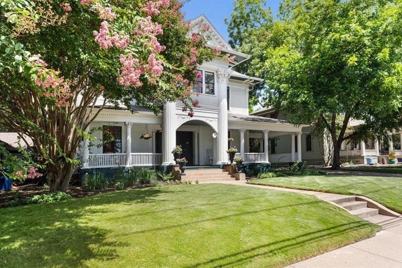 Biệt thự triệu đô của hoa hậu giàu nhất Việt Nam giữa lòng Dallas: Hai căn nhà cổ trên khu đất 7.600m2 với kiến trúc cổ điển độc đáo- Ảnh 2.