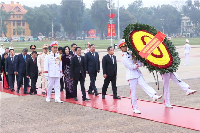 Lãnh đạo Đảng, Nhà nước viếng Chủ tịch Hồ Chí Minh nhân kỷ niệm 96 năm Ngày thành lập Đảng- Ảnh 5. Lãnh đạo Đảng, Nhà nước viếng Chủ tịch Hồ Chí Minh nhân kỷ niệm 96 năm Ngày thành lập Đảng- Ảnh 5.