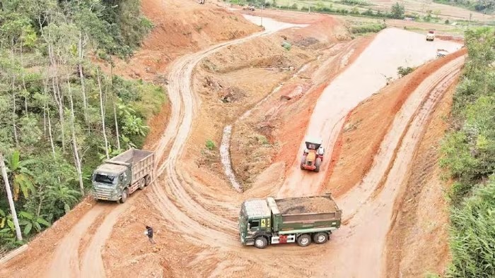 Chỉ còn 5 tháng để về đích, tuyến cao tốc gần 6.000 tỷ do liên danh Đèo Cả thực hiện vẫn gặp khó- Ảnh 2.