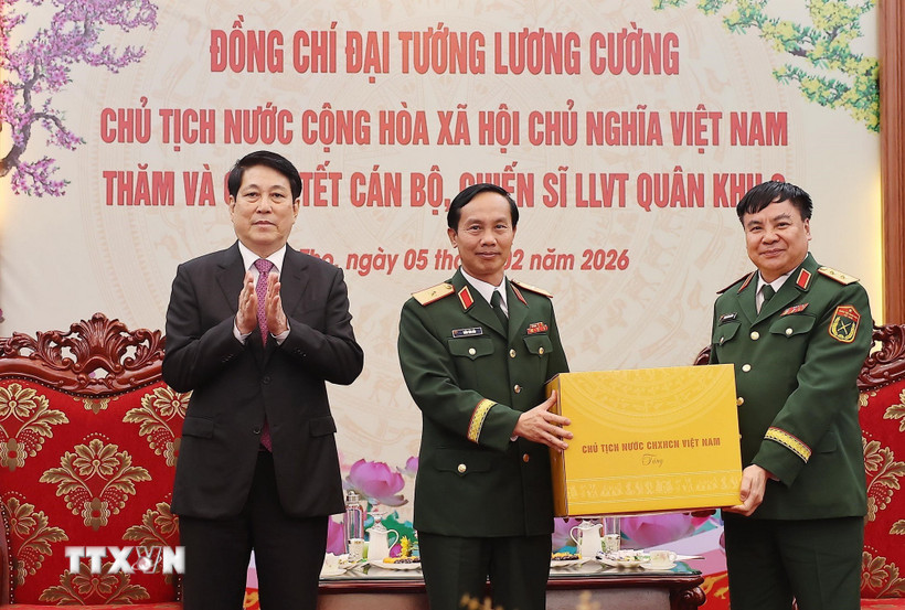 Chủ tịch nước: Chăm lo đời sống nhân dân, bảo đảm mọi người, mọi nhà vui Xuân- Ảnh 1.