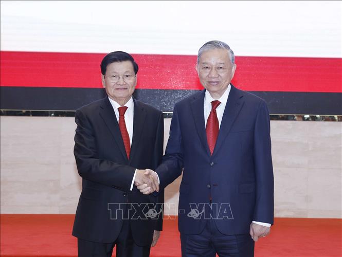 Tổng Bí thư Tô Lâm thông báo kết quả Đại hội đại biểu toàn quốc lần thứ XIV của Đảng Cộng sản Việt Nam tại Lào- Ảnh 1.