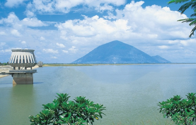 Hồ nước nhân tạo rộng gấp 2.000 lần hồ Gươm sẽ trở thành khu du lịch sinh thái đẳng cấp quốc tế- Ảnh 1. Hồ nước nhân tạo rộng gấp 2.000 lần hồ Gươm sẽ trở thành khu du lịch sinh thái đẳng cấp quốc tế- Ảnh 1.