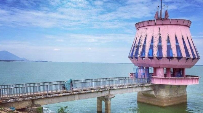 Hồ nước nhân tạo rộng gấp 2.000 lần hồ Gươm sẽ trở thành khu du lịch sinh thái đẳng cấp quốc tế- Ảnh 2. Hồ nước nhân tạo rộng gấp 2.000 lần hồ Gươm sẽ trở thành khu du lịch sinh thái đẳng cấp quốc tế- Ảnh 2.