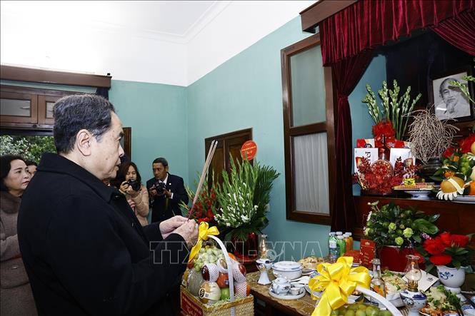 Chủ tịch Quốc hội Trần Thanh Mẫn dâng&nbsp;hương tưởng nhớ Chủ tịch Hồ Chí Minh tại Nhà 67- Ảnh 1.