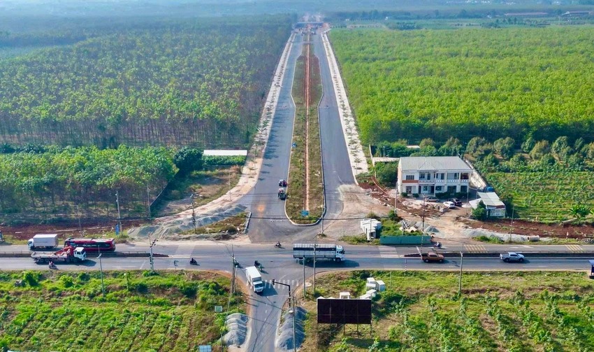 Tỉnh rộng nhất miền Nam sắp hoàn thiện tuyến vành đai hơn 1.300 tỷ đồng đi xuyên rừng cao su- Ảnh 1. Tỉnh rộng nhất miền Nam sắp hoàn thiện tuyến vành đai hơn 1.300 tỷ đồng đi xuyên rừng cao su- Ảnh 1.