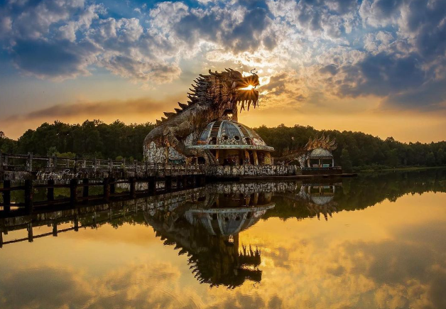 Công viên nước bỏ hoang gần 20 năm của Việt Nam liên tục xuất hiện trên báo nước ngoài, hiện trạng gây bất ngờ- Ảnh 2. Công viên nước bỏ hoang gần 20 năm của Việt Nam liên tục xuất hiện trên báo nước ngoài, hiện trạng gây bất ngờ- Ảnh 2.