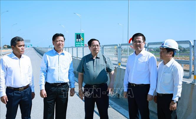 Thủ tướng kiểm tra công trình giao thông trọng điểm từ Quảng Ngãi đến Khánh Hoà- Ảnh 1.