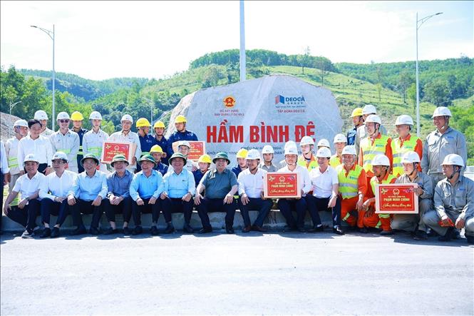 Thủ tướng kiểm tra công trình giao thông trọng điểm từ Quảng Ngãi đến Khánh Hoà- Ảnh 3.