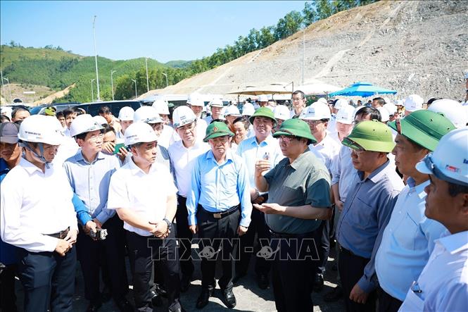 Thủ tướng kiểm tra công trình giao thông trọng điểm từ Quảng Ngãi đến Khánh Hoà- Ảnh 7.