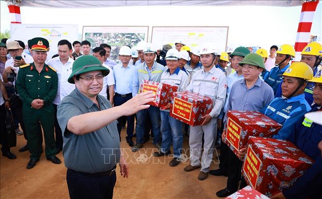 Thủ tướng kiểm tra công trình giao thông trọng điểm từ Quảng Ngãi đến Khánh Hoà- Ảnh 8.