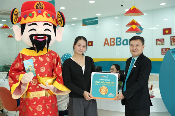 Ngày đầu tiên ABBank tung “mưa” vàng 24K: Những chủ nhân đầu tiên đã lộ diện- Ảnh 4.