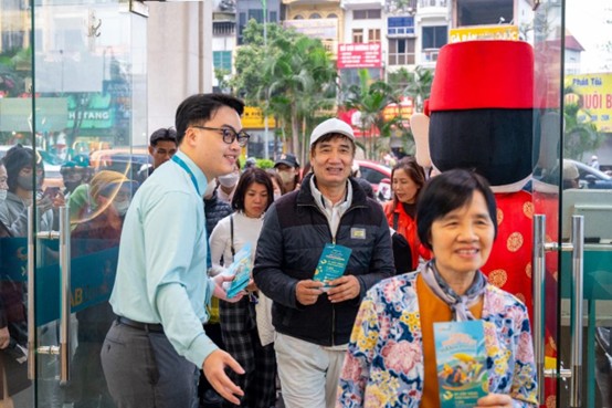 Ngày đầu tiên ABBank tung “mưa” vàng 24K: Những chủ nhân đầu tiên đã lộ diện- Ảnh 7.