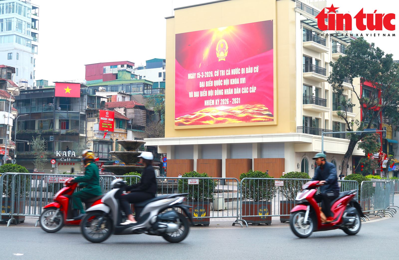 Thủ đô rộn ràng không khí đón ngày bầu cử- Ảnh 1.