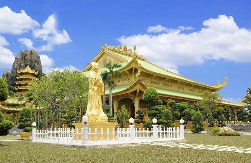 Công trình tâm linh 5.000m2 từng lớn nhất Việt Nam: Kiến trúc 'vuông - tròn', nằm trong khu du lịch lọt TOP Đông Nam Á, được dát vàng 24K- Ảnh 2.