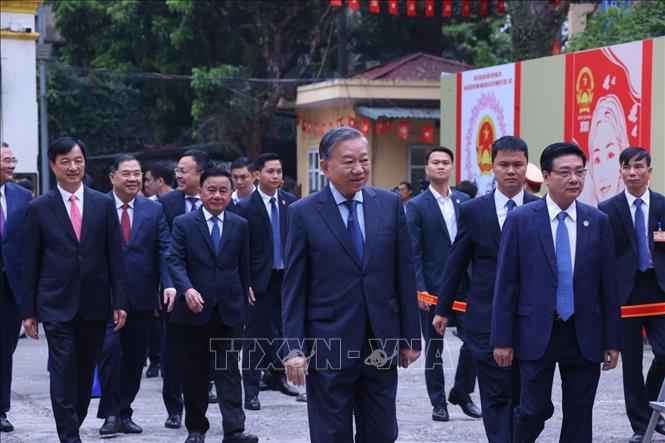 Tổng Bí thư Tô Lâm bỏ phiếu bầu cử tại phường Ba Đình, Hà Nội- Ảnh 2. Tổng Bí thư Tô Lâm bỏ phiếu bầu cử tại phường Ba Đình, Hà Nội- Ảnh 2.