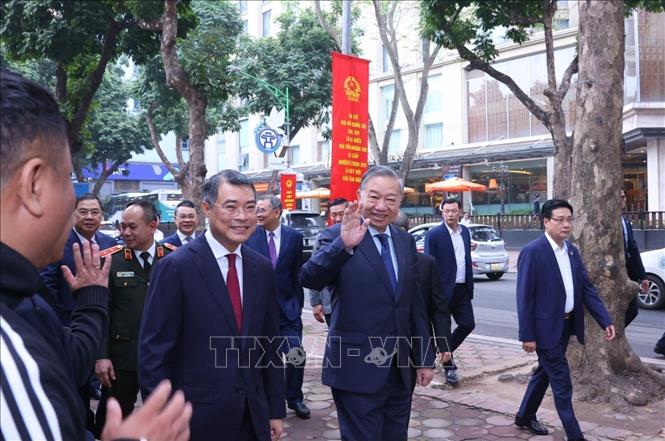 Tổng Bí thư Tô Lâm bỏ phiếu bầu cử tại phường Ba Đình, Hà Nội- Ảnh 1. Tổng Bí thư Tô Lâm bỏ phiếu bầu cử tại phường Ba Đình, Hà Nội- Ảnh 1.