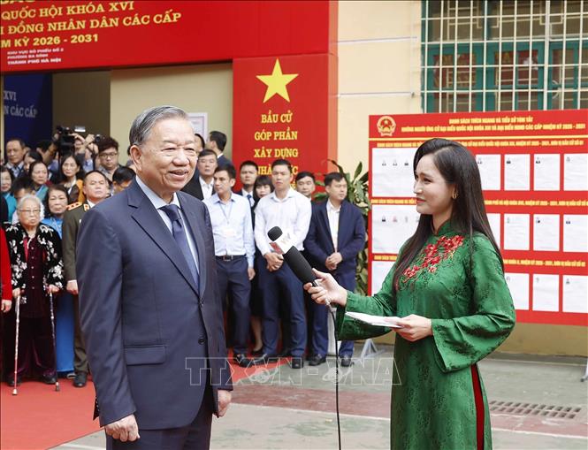 Tổng Bí thư Tô Lâm bỏ phiếu bầu cử tại phường Ba Đình, Hà Nội- Ảnh 8. Tổng Bí thư Tô Lâm bỏ phiếu bầu cử tại phường Ba Đình, Hà Nội- Ảnh 8.