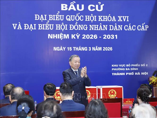 Tổng Bí thư Tô Lâm bỏ phiếu bầu cử tại phường Ba Đình, Hà Nội- Ảnh 4. Tổng Bí thư Tô Lâm bỏ phiếu bầu cử tại phường Ba Đình, Hà Nội- Ảnh 4.