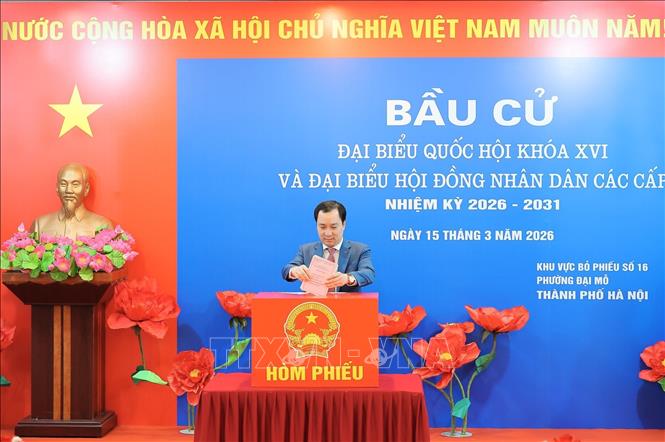 Trưởng ban Tuyên giáo và Dân vận Trung ương bầu cử tại phường Đại Mỗ (Hà Nội)- Ảnh 3.