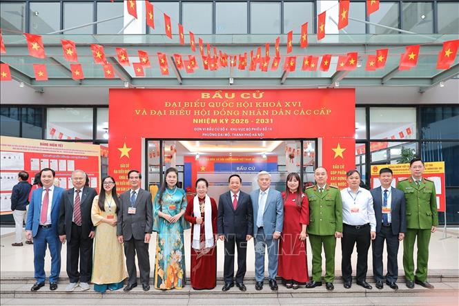 Trưởng ban Tuyên giáo và Dân vận Trung ương bầu cử tại phường Đại Mỗ (Hà Nội)- Ảnh 8.