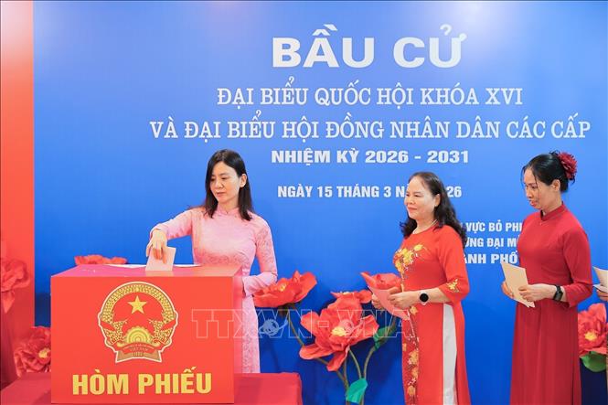 Trưởng ban Tuyên giáo và Dân vận Trung ương bầu cử tại phường Đại Mỗ (Hà Nội)- Ảnh 4.