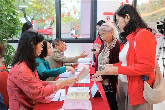 Trưởng ban Tuyên giáo và Dân vận Trung ương bầu cử tại phường Đại Mỗ (Hà Nội)- Ảnh 5.