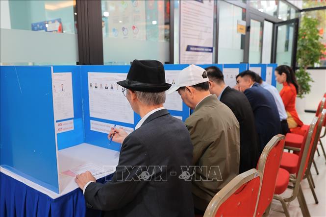 Trưởng ban Tuyên giáo và Dân vận Trung ương bầu cử tại phường Đại Mỗ (Hà Nội)- Ảnh 7.