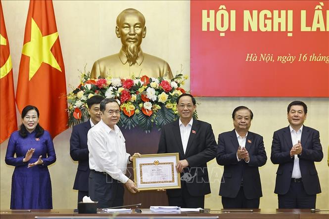 Chủ tịch Quốc hội: Hoàn thiện thể chế, pháp luật là khâu đột phá chiến lược để phát triển đất nước- Ảnh 3. Chủ tịch Quốc hội: Hoàn thiện thể chế, pháp luật là khâu đột phá chiến lược để phát triển đất nước- Ảnh 3.