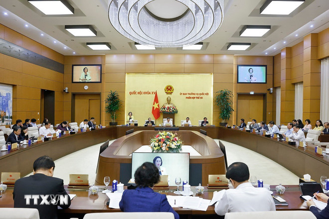 Phiên họp 55 của UBTV Quốc hội: Gỡ rào cản, khen thưởng kịp thời theo thành tích- Ảnh 2.